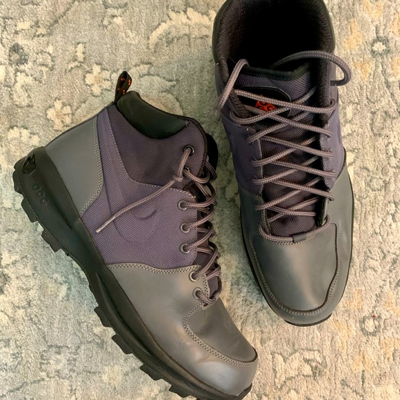 Nike ACG Other - Gently used mens hiking boots